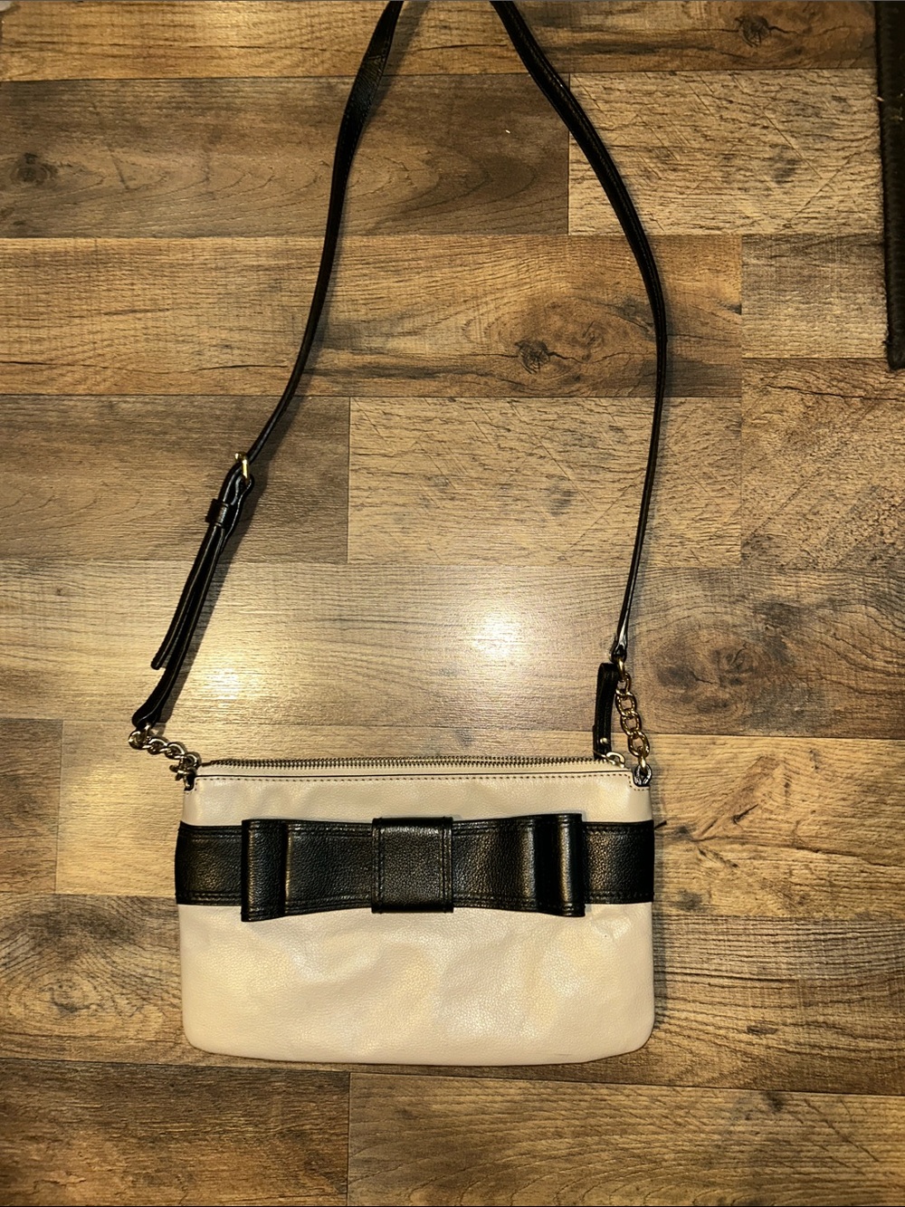 Kate Spade Cream Villabella AvenueCelina Black Bow Accent Crossbody Bag  Women